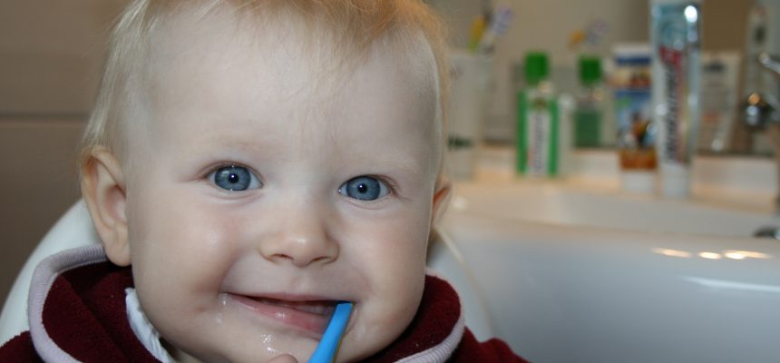 Como escovar corretamente os dentes das crianças